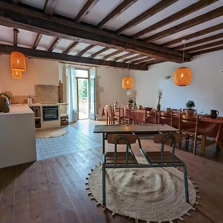 Gite Familial Avec Piscine Privative, Grand Jardin Et Recharge Voiture Electrique, Pres D'aubeterre-sur-dronne - Fr-1-653-256 Nyaraló
