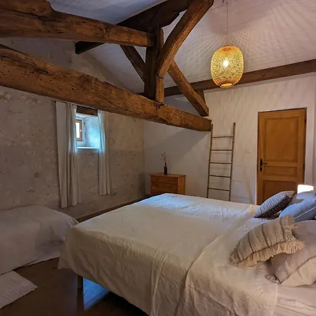 Nyaraló Gite Familial Avec Piscine Privative, Grand Jardin Et Recharge Voiture Electrique, Pres D'aubeterre-sur-dronne - Fr-1-653-256 Bazac