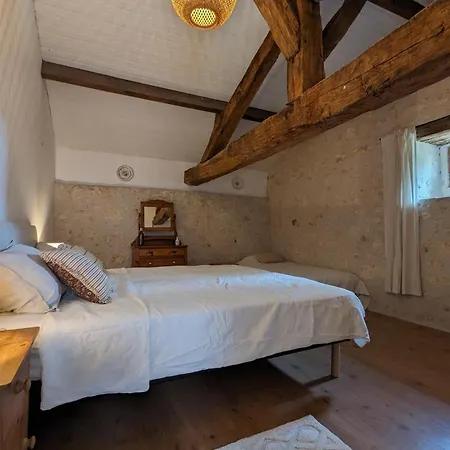 Nyaraló Gite Familial Avec Piscine Privative, Grand Jardin Et Recharge Voiture Electrique, Pres D'aubeterre-sur-dronne - Fr-1-653-256 *