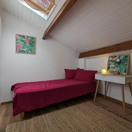 Gite Familial Avec Piscine Privative, Grand Jardin Et Recharge Voiture Electrique, Pres D'aubeterre-sur-dronne - Fr-1-653-256 Nyaraló *