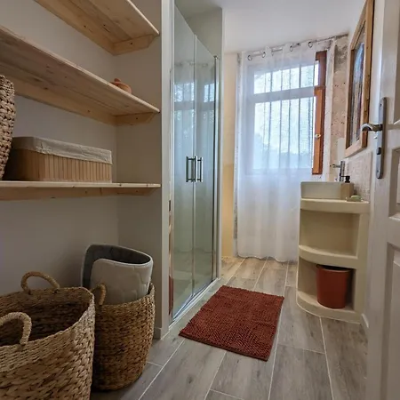Gite Familial Avec Piscine Privative, Grand Jardin Et Recharge Voiture Electrique, Pres D'aubeterre-sur-dronne - Fr-1-653-256 Nyaraló *