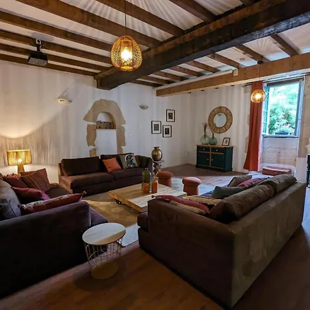 Gite Familial Avec Piscine Privative, Grand Jardin Et Recharge Voiture Electrique, Pres D'aubeterre-sur-dronne - Fr-1-653-256 Nyaraló