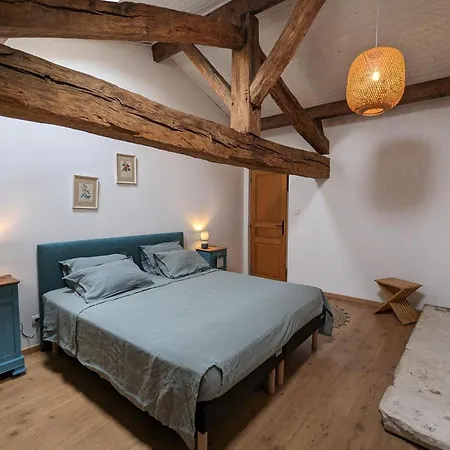 Gite Familial Avec Piscine Privative, Grand Jardin Et Recharge Voiture Electrique, Pres D'aubeterre-sur-dronne - Fr-1-653-256 Nyaraló *