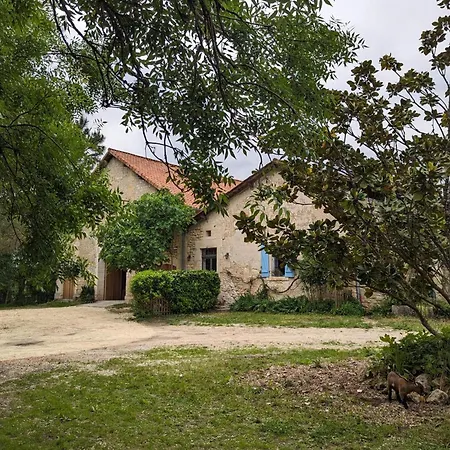 Gite Familial Avec Piscine Privative, Grand Jardin Et Recharge Voiture Electrique, Pres D'aubeterre-sur-dronne - Fr-1-653-256 Nyaraló